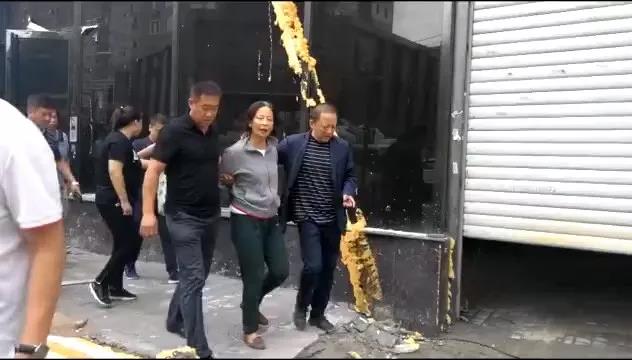 哈尔滨酒店火灾嫌疑人有十余家公司 被抓时喊没杀人