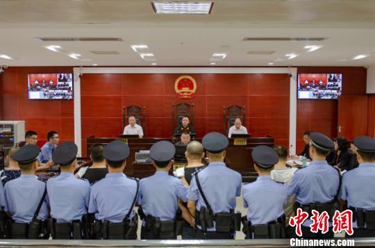 广东黑恶势力团伙围堵截停警车 10人被判刑