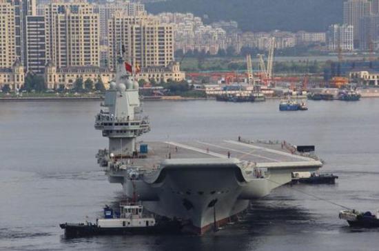 资料图片：中国首艘国产航母第二次试航离港。（图片来源于网络）