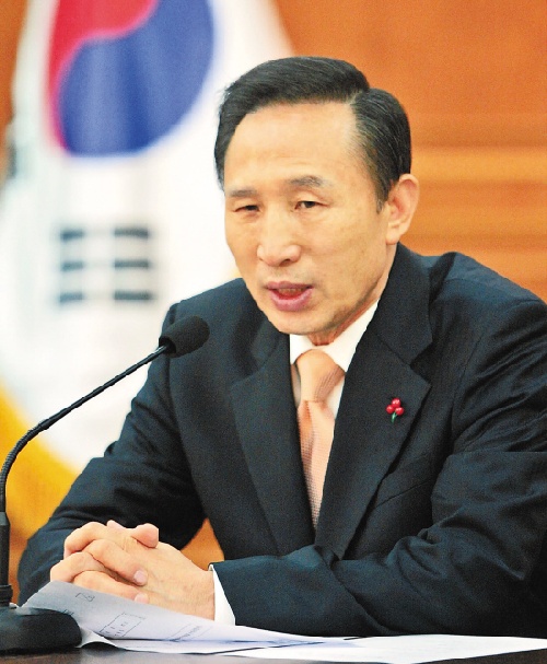 韩国检方要求对前总统李明博判刑20年