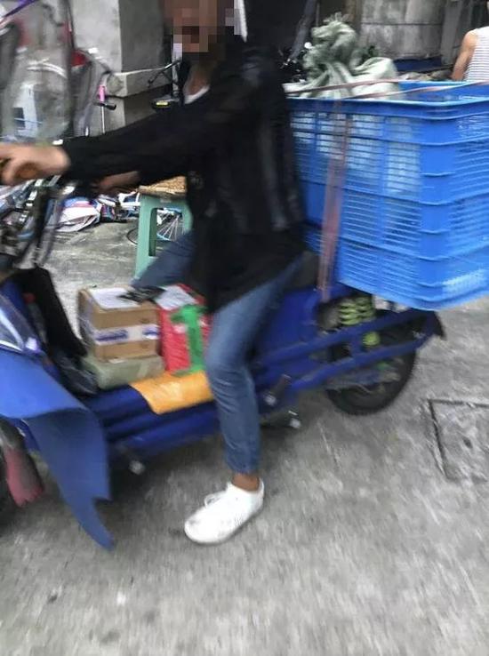 小美拍到的嫌疑人和車輛外觀圖自法制晚報