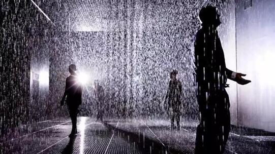 2016年余德耀美术馆展出的《雨屋》现场