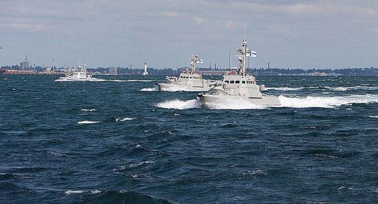 俄方：乌克兰海军两艘船只通过刻赤海峡前往亚速海