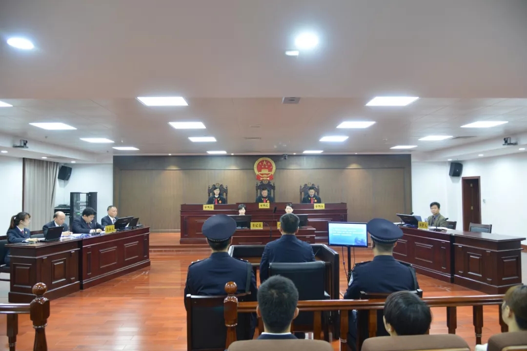 湖南省娄底市政协原副主席肖扬受贿案一审开庭