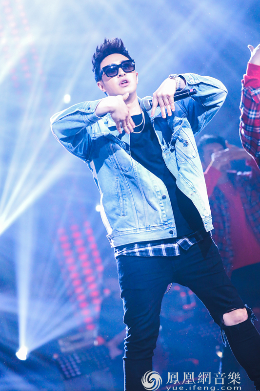 潘玮柏解锁超级现场 粉丝零距离互动观看人数