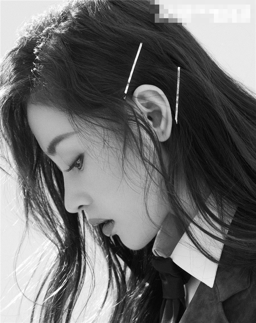 张天爱初冬时尚封面曝光 诠释酷女孩的快意人生