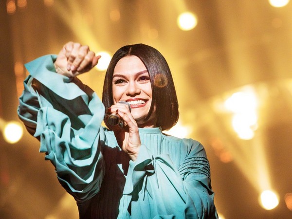 Jessie J 坦露自己无法生育 演唱会与粉丝分享心声
