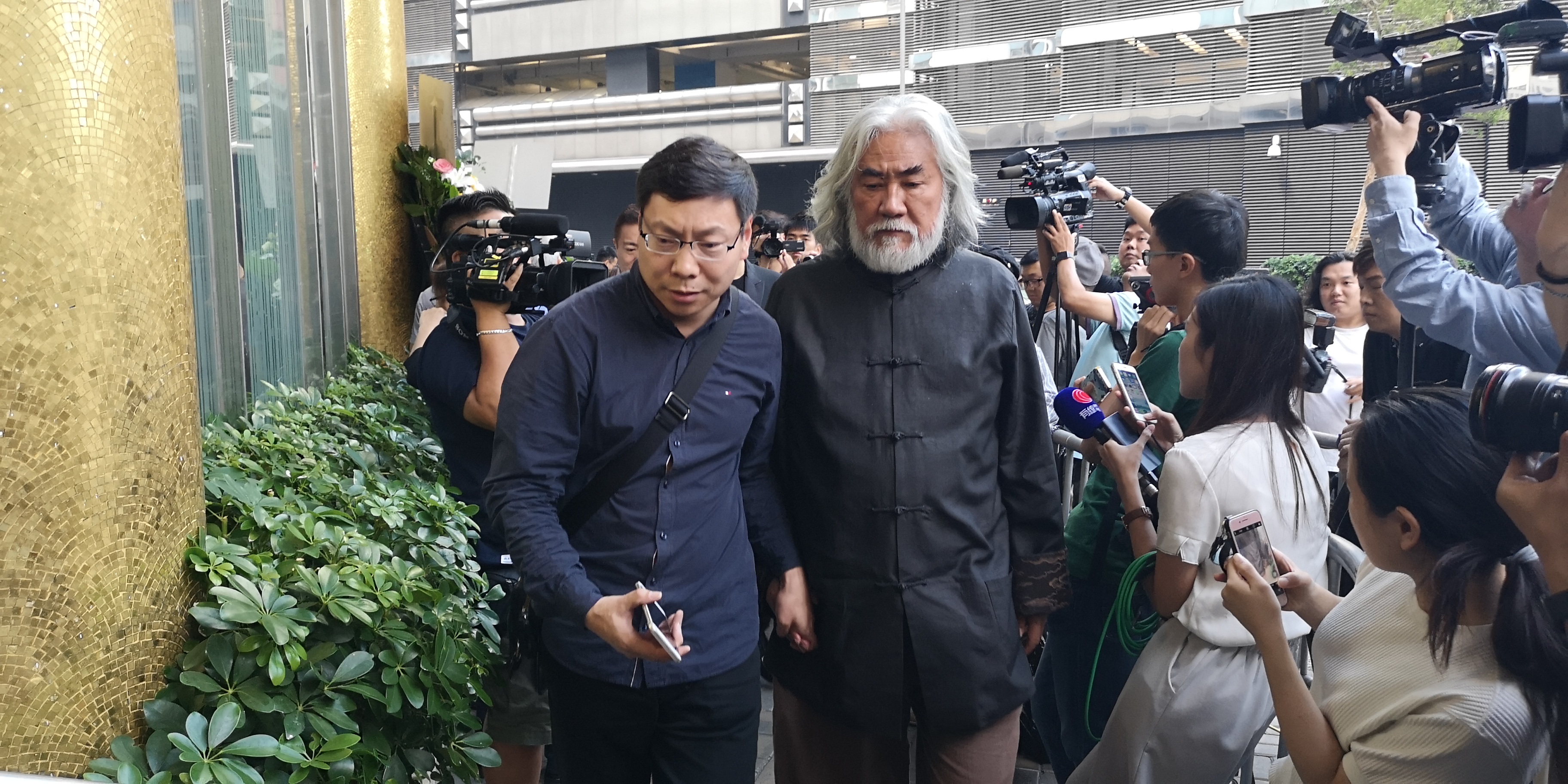 金庸丧依举行 马云张纪中黄晓明前往吊唁