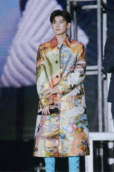 王源18岁演唱会首唱《天使》 偶像林俊杰惊喜现身