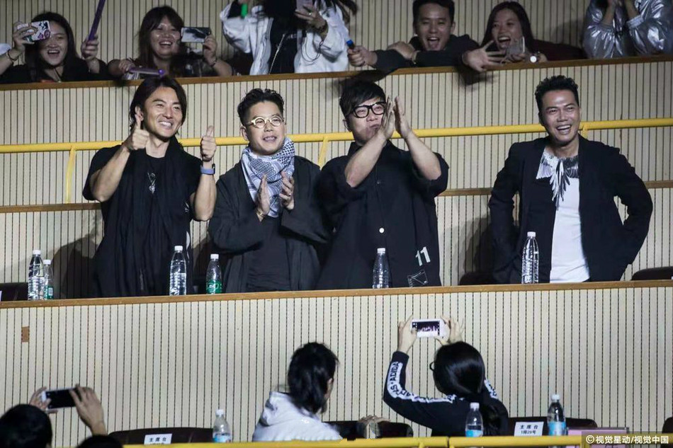 秘密支持陈小春巡演 “黄金兄弟”郑伊健等惊喜现身