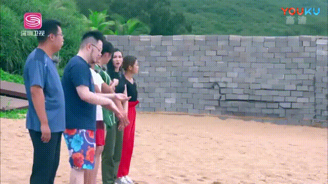 排爆机器人、两栖登陆船，这个大国情怀的节目太硬了