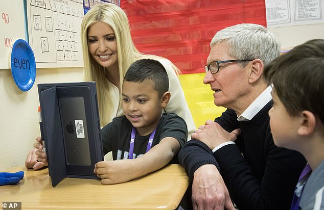 学生抗议苹果捐赠免费平板电脑 称被阻止与老师互动