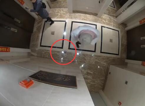 王宝强住所监控曝光：马蓉携带剪刀 曾试图砸摄像头