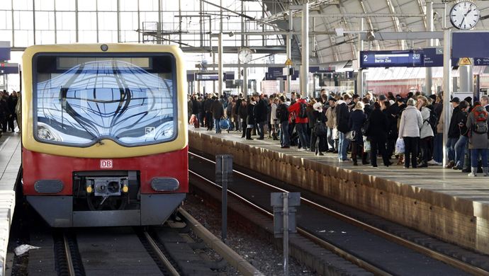 学隔壁？德国铁路工人大罢工致数百万乘客受困