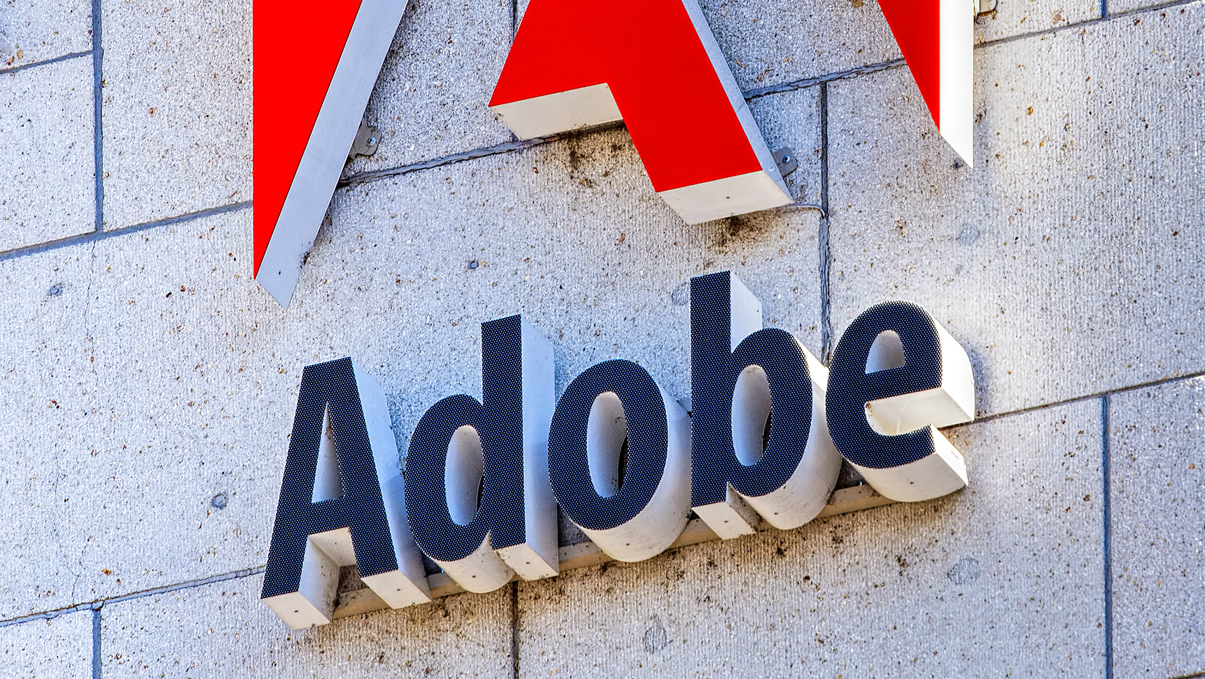 Adobe第四财季营收24.64亿美元 同比增长23%