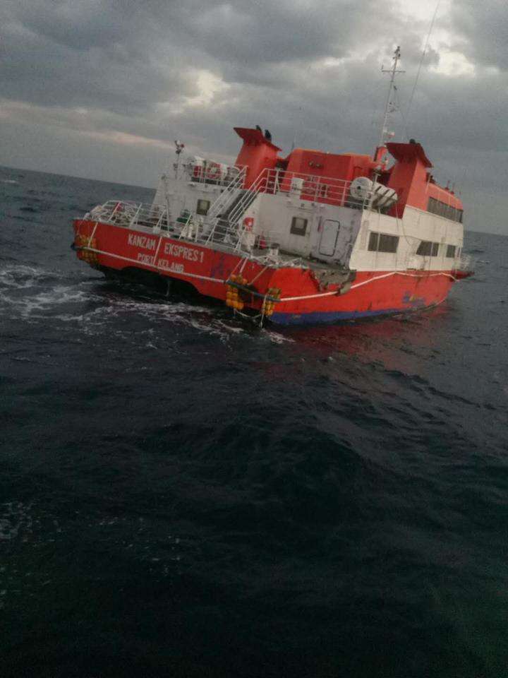 东海发现无人游轮，系由韩国拖往马来西亚途中漂失