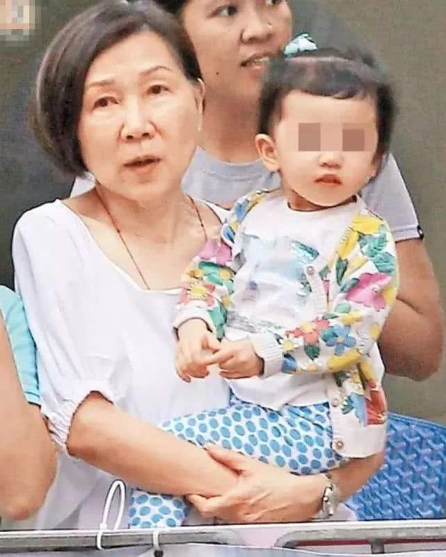 杨幂刘恺威离婚 小糯米更可能跟爸爸生活？