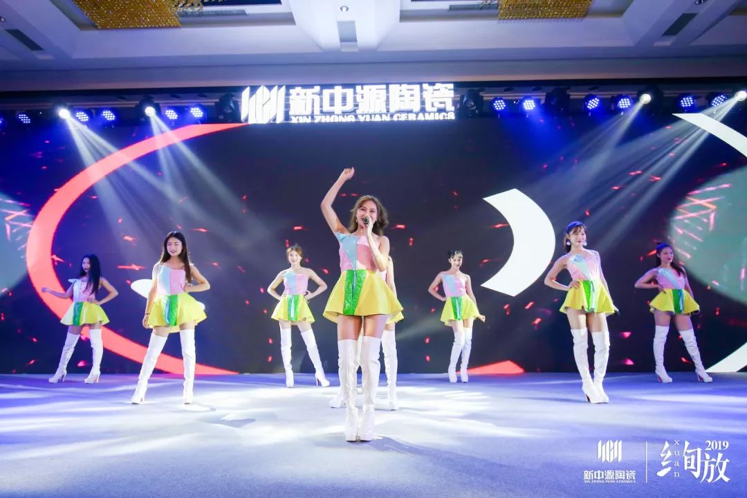 年轻与跳动的歌舞《燃烧我的卡路里》,抖音时尚歌舞串烧,现代舞《非黑