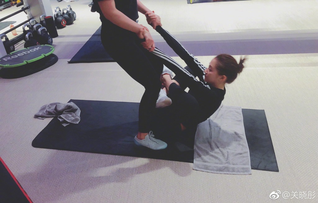 关晓彤体重过百?精致的线条比体重数字更重要