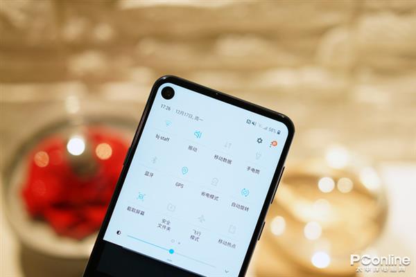 全面屏新形态“挖孔屏”技术解读