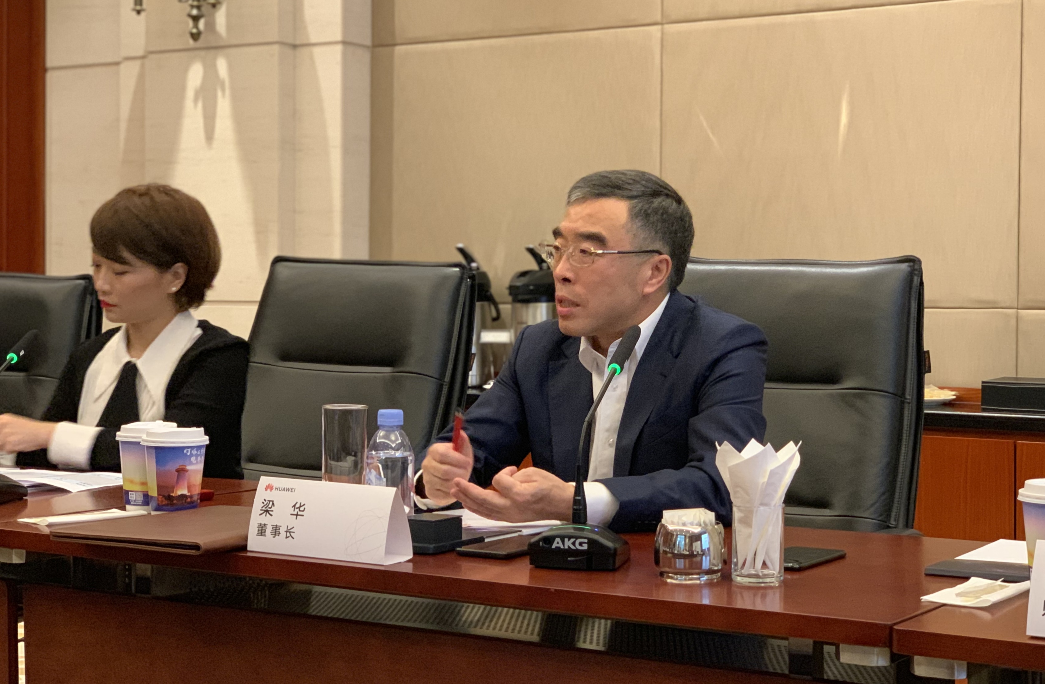 华为董事长梁华谈是否将分拆业务上市:长期坚持现有经营模式