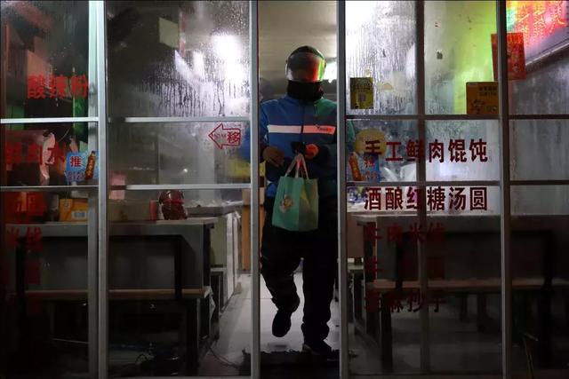 外卖骑手的跨年夜