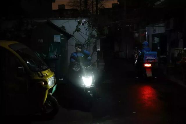 外卖骑手的跨年夜