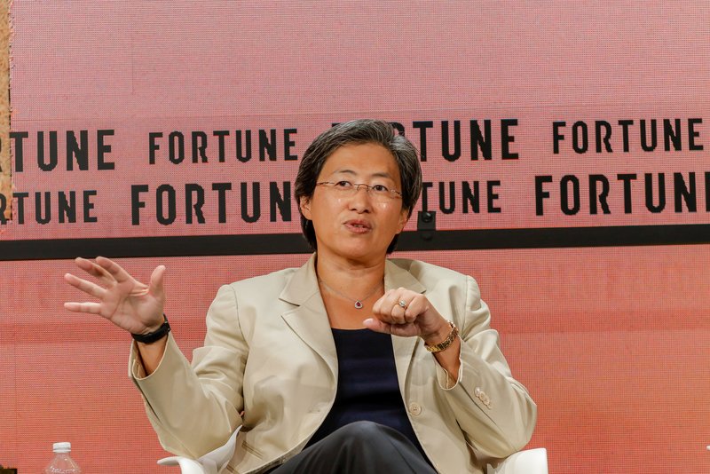 AMD CEO：安全漏洞为行业敲响警钟 无惧当下市场挑战