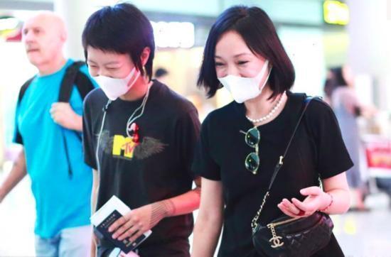 周迅和陈坤吃饭还叫上窦靖童？这闺蜜情也是杠杠的！
