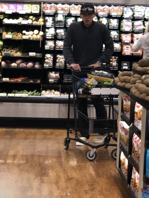 终于真相!玄彬孙艺珍恋情是怎么回事?这真的是经常请吃饭的漂亮姐姐了