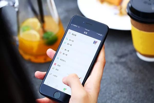 世纪疑问：为什么微信一直没有夜间模式？