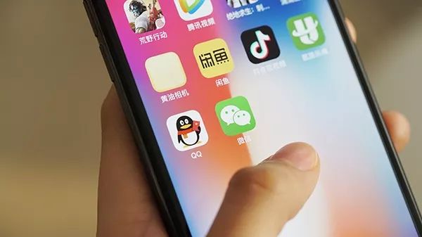 世纪疑问：为什么微信一直没有夜间模式？