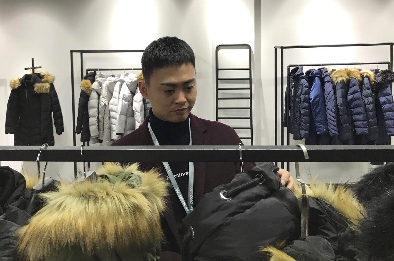 “亚马逊大衣”在美国火了：背后的中国公司一个月收入超2017全年