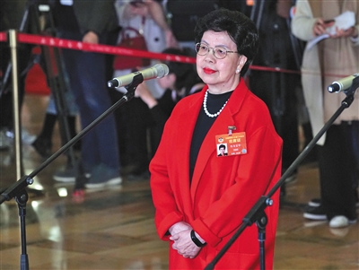 首场委员通道开启5G、玉兔号被“点题”