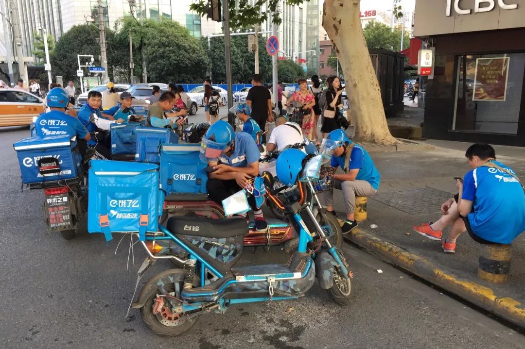 当满大街都是外卖骑手，上百万劳动力是否用错了地方？