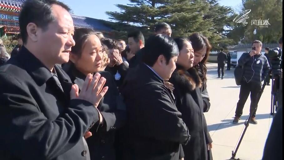 刘江妻子追悼会痛哭：到天堂不要再累了，要爱护自己