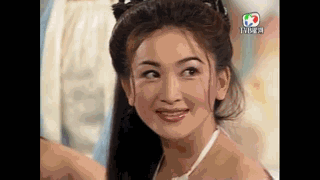 她没能把脱掉的衣服一件件穿回，却也成了人生赢家