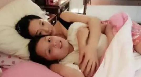 女星每晚和15岁儿子抱着睡，曾接吻3小时…那些“绑架孩子”的父母请收手！_娱乐频道_凤凰网