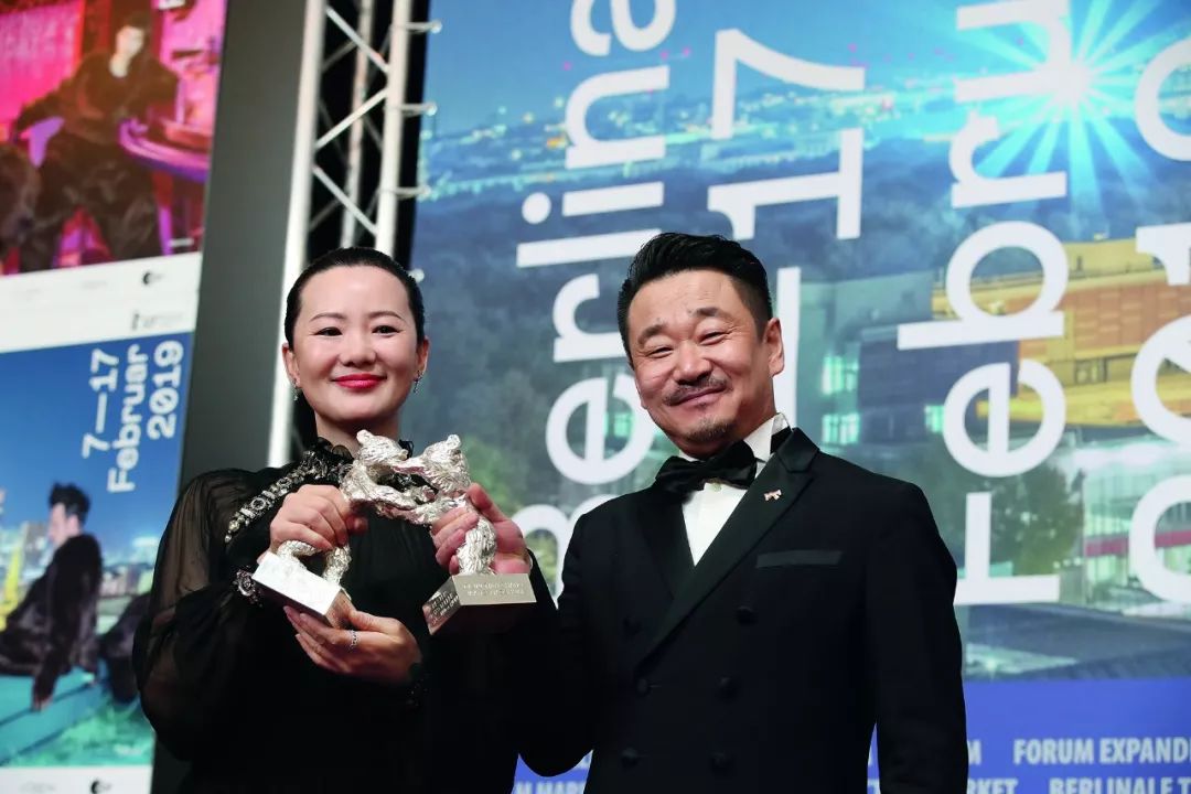 接受了100多个媒体采访后，柏林影帝最惦记的竟然是回家做饭？
