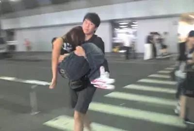 何洁为显瘦p掉半个自己，节食自残、离婚风波，不自信是怎么摧毁掉女明星的...