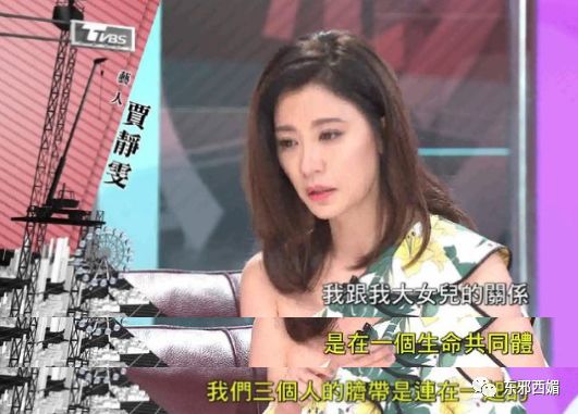 当初撕得头破血流，现在一起微笑合影，他们的十年闹剧翻篇了