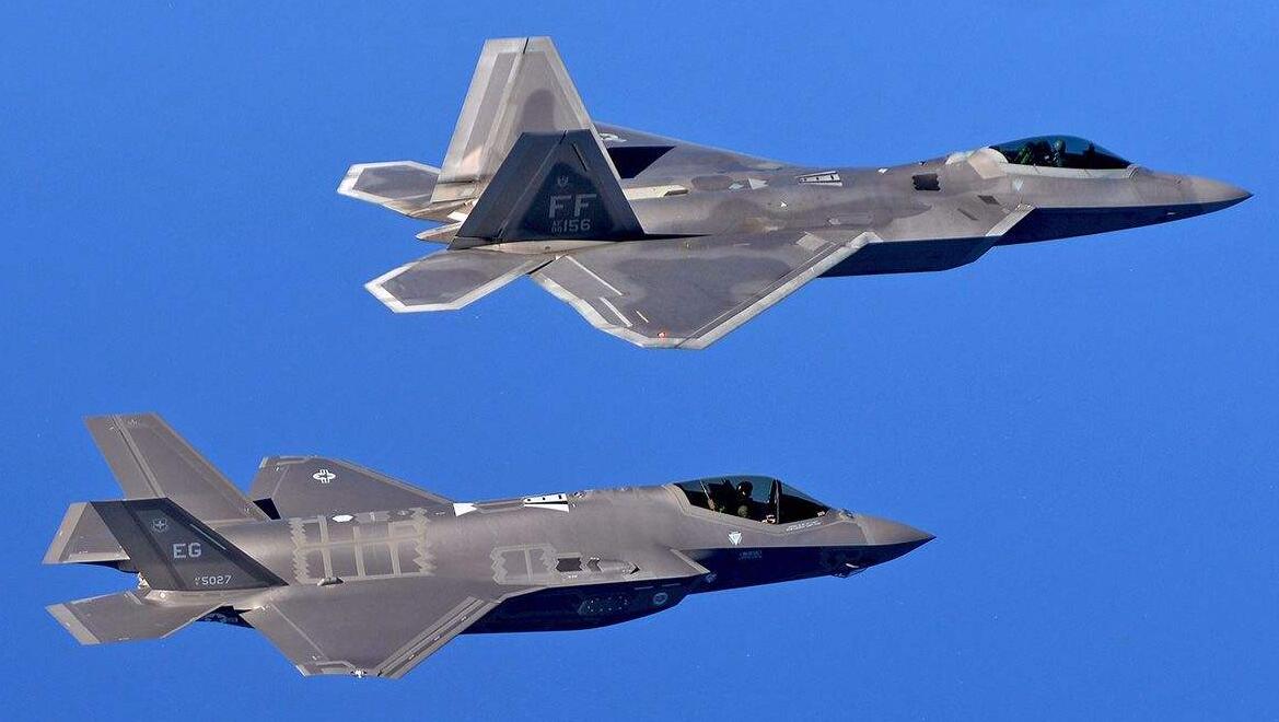 美国为何着急研发AIM260？F22或已比歼20落后7年