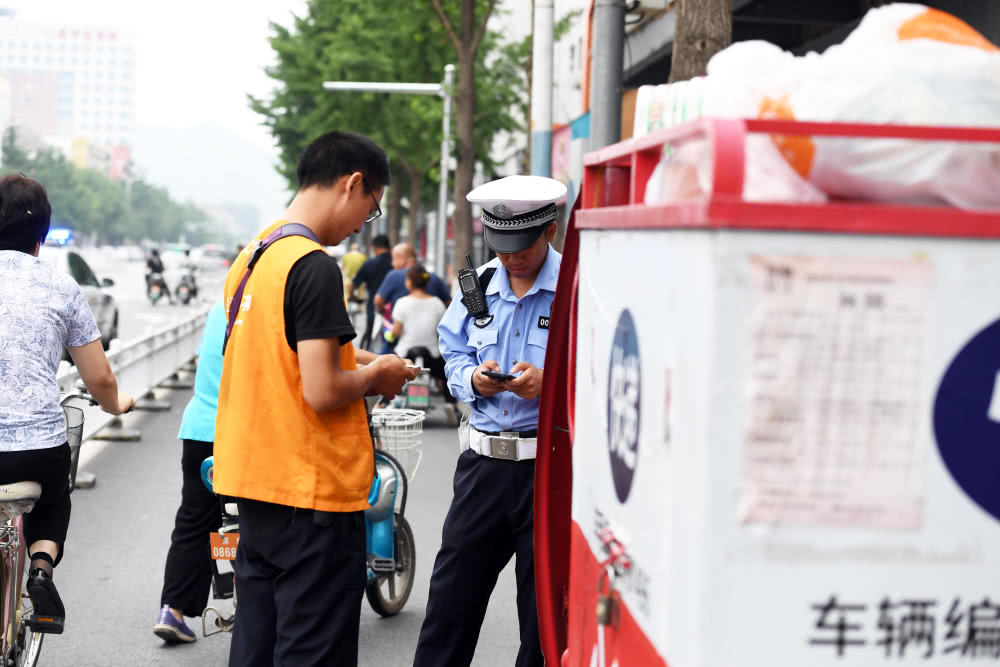 快递员、外卖小哥交通违法 北京交警将直接向企业通报
