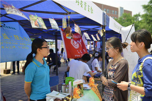 益 不大学--西北首届新荷大学生公益节登陆欧