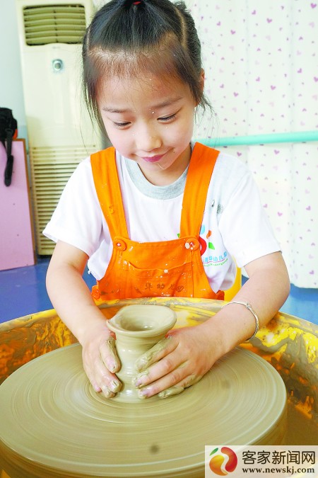 赣州市清华幼儿园:感受陶艺魅力 学习传统文化