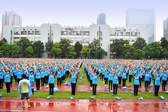 多力万人广场舞刷新世界纪录 携手体育部门共