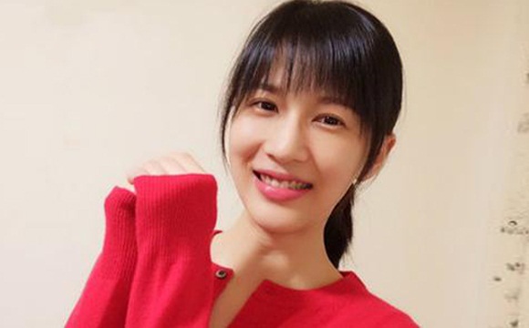 papi酱答辩通过 网友: 果然集美貌才华于一身(图)
