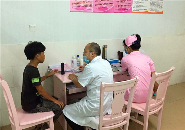 陵水开展六一关爱孤儿健康成长义诊慰问活动