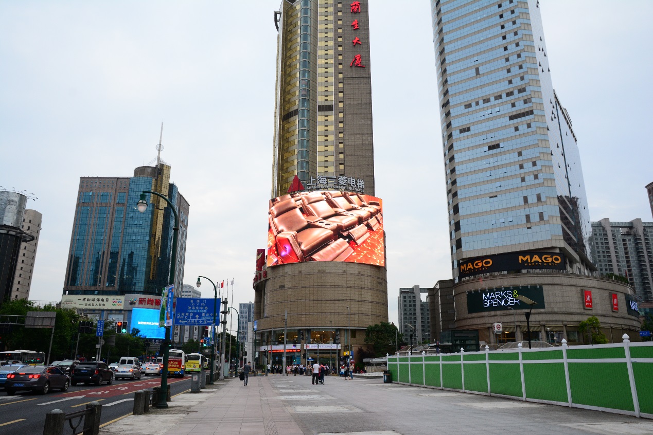 凤凰都市传媒重磅拿下上海户外LED旗舰屏:兰生大厦屏_凤凰科技