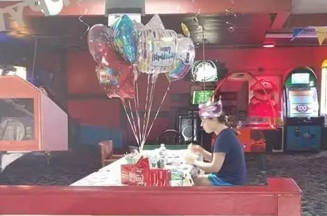 《自闭症女孩一个人过生日》续篇:收到超万份